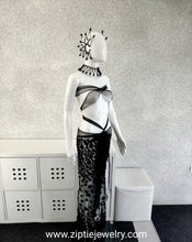 Load image into Gallery viewer, Sattement Black Beaded Ear Cuff