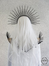 Load image into Gallery viewer, Gold Necklace & Spike Crown Set