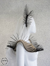 Load image into Gallery viewer, Gold Necklace & Spike Crown Set