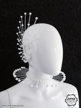 Load image into Gallery viewer, White Pearl Spike Collar

