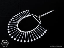 Load image into Gallery viewer, White Pearl Spike Collar
