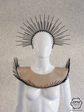 Load image into Gallery viewer, Gold Necklace &amp; Spike Crown Set
