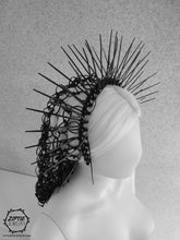 Load image into Gallery viewer, Spiked Crown with Hair Net

